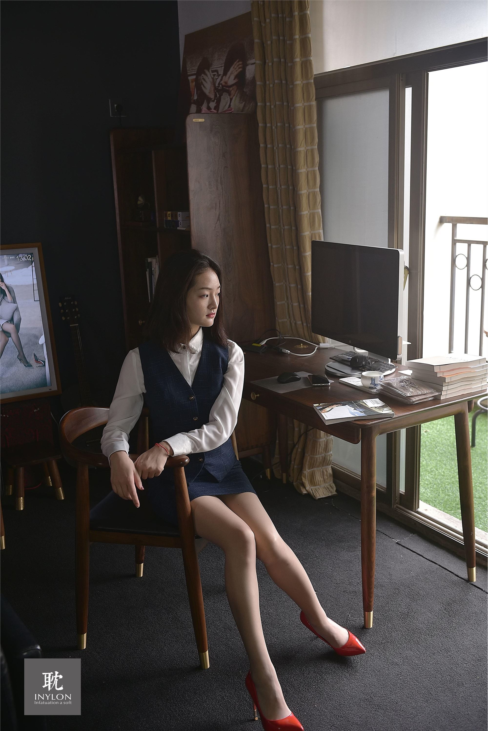 IESS异思趣向《普惠集242》- 模特：格格《主持人格格》